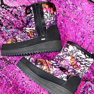 NEW NEVER WORN Ugg Ridge Graffiti Pop Snow Boot